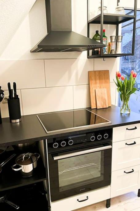 Modernes Apartment Mit Balkon Free Parking Netflix Celle Zewnętrze zdjęcie
